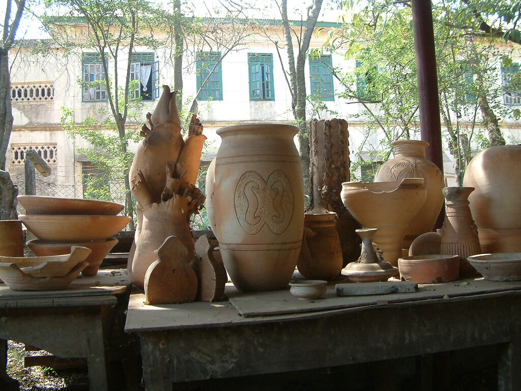 Kumasi, National Arts Centre, Pottery photography by Remo Kurka